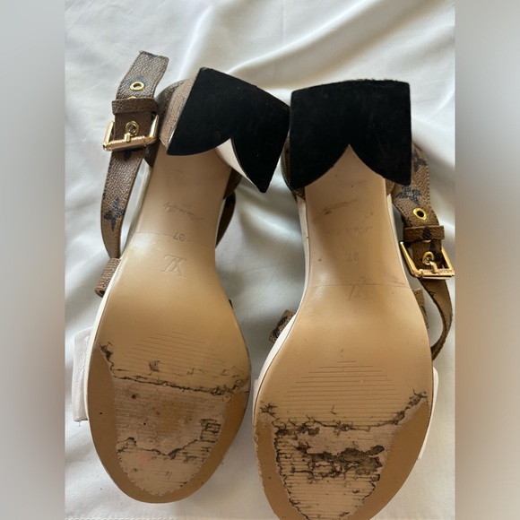 Louis Vuitton white heels - Picture 2 of 4